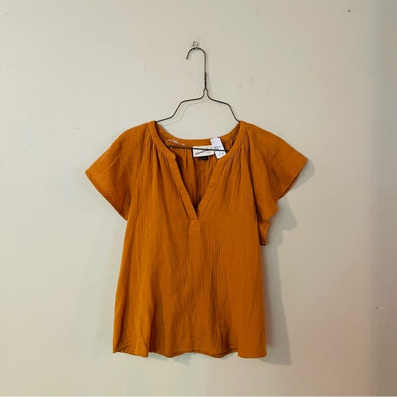 Tops - NWT Burnt Orange Flutter Sleeve Top